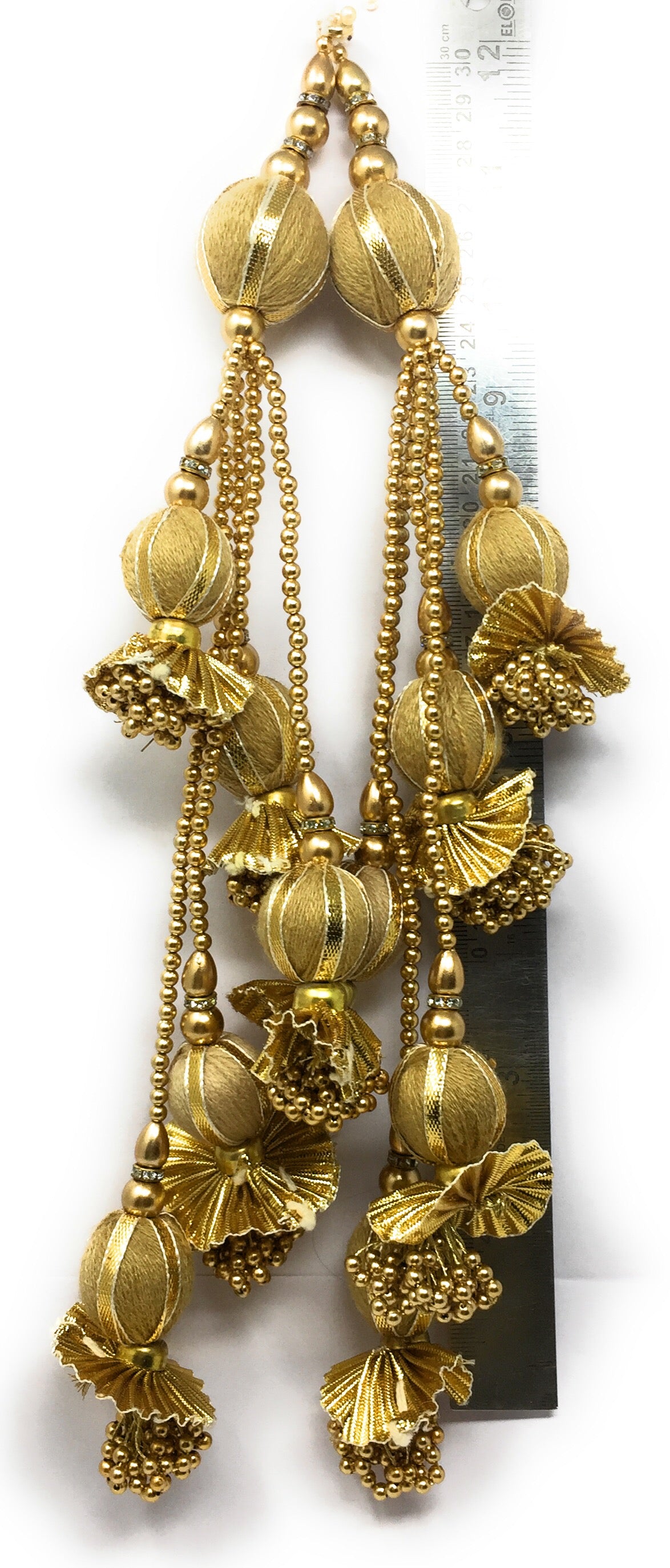 Goelx Fashion Latkan Golden 2 Pc for Saree, Dupatta, Lehenga, Blouse, Suit  & Sarees Decorations : : Clothing & Accessories